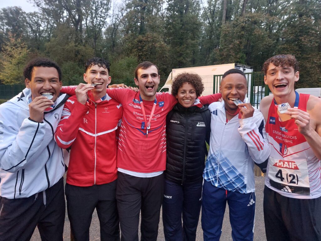 Francine Jaurès avec les relayeurs du 4X100m MTTC vice-champions de France