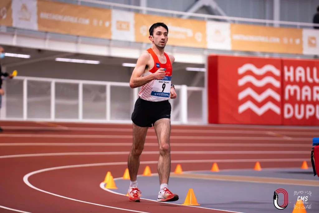 Benjamin sur 5000m marche au Bretagne en salle 2025 à St Brieuc