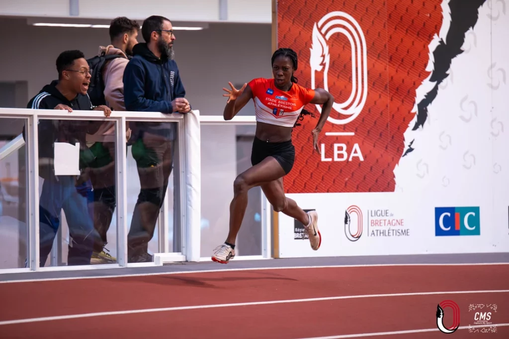 Sarah Naja sur 200m au Bretagne en salle 2025 à St Brieuc