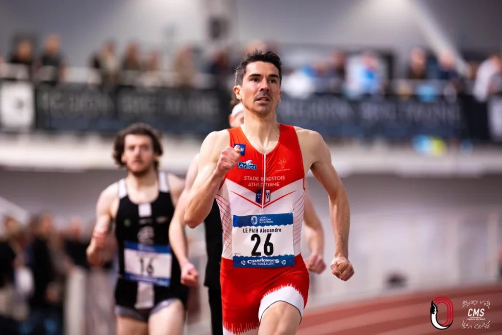 Alexandre Le Paih sur 800m au Bretagne en salle 2025 à St Brieuc