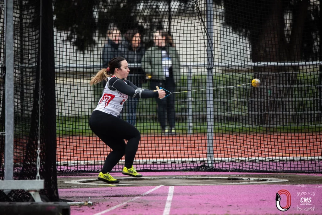 Emilie Salou au lancer du marteau au Bretagne lancers longs 2025