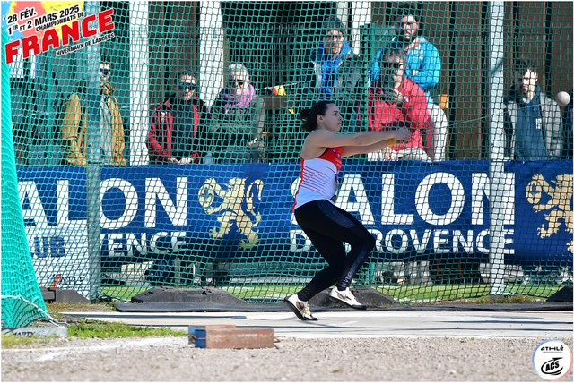 Marion Le Neué au lancer de marteau des championnats des France de lancers hivernaux à Salon de Provence, le 28 février 2025